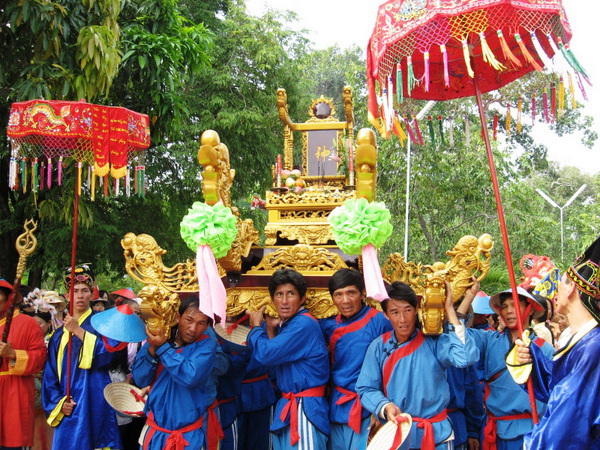 Bình[-]Thuận:“Biển[-]xanh[-]-[-]Cát[-]trắng[-]-[-]Nắng[-]vàng”